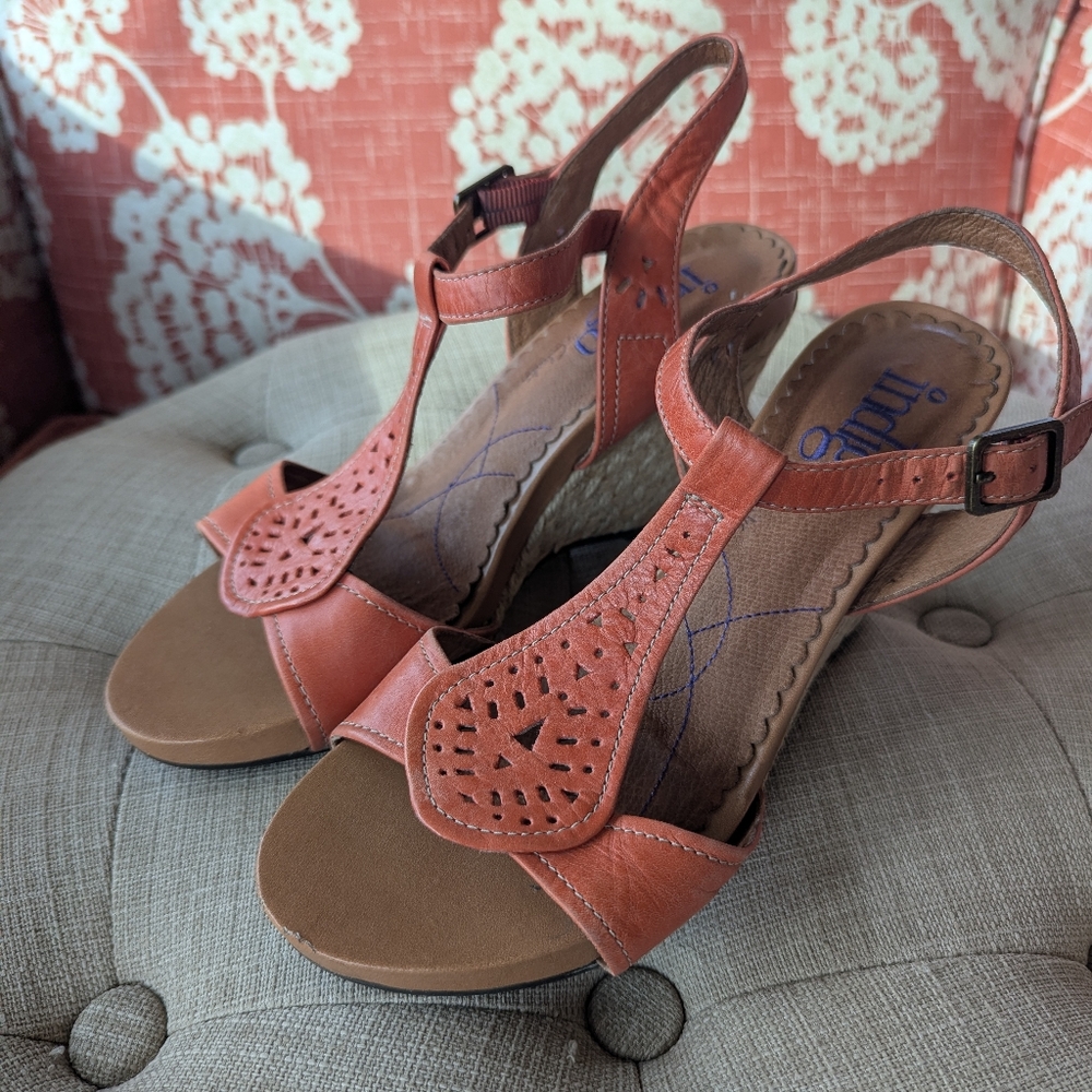 Indigo by Clarks tangerine wedge heel T-strap sandals - size 7.5